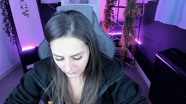 ValeriiMills webcam