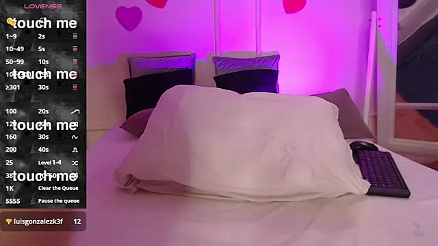AllanaBlooms webcam