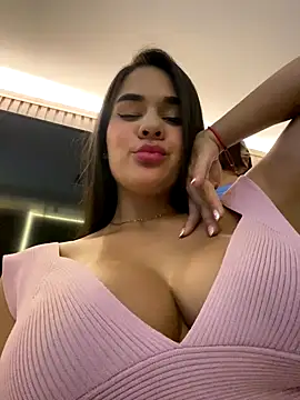 BellaLeclair webcam