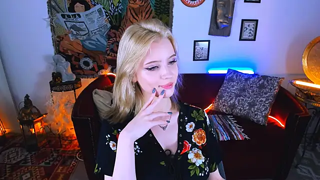 LeonaStane webcam