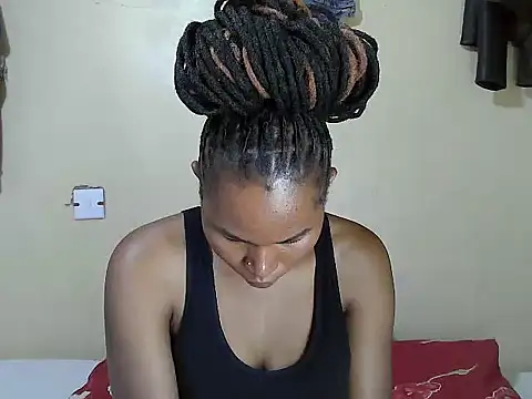 Creamy-Aisha webcam