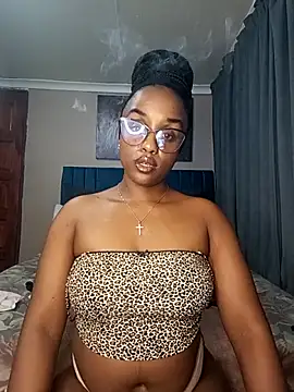 queen-chocolate (F teen) - ROUMERS HAS THAT 🍆 IS GOOD 💦🍑