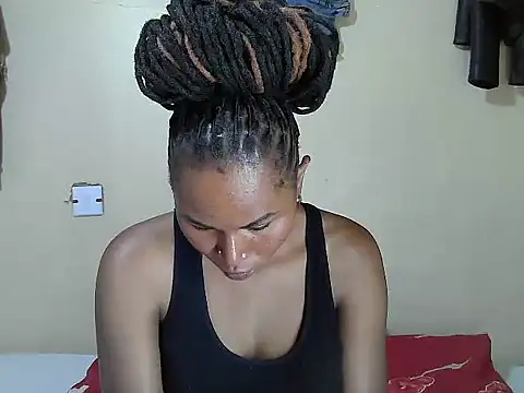 Creamy-Aisha webcam