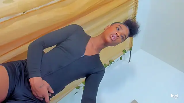 EbonyWildYou webcam