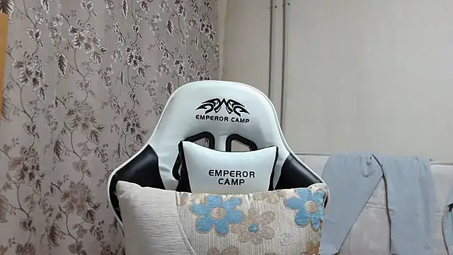 amanda_soft (F young) - 300x ass spanks