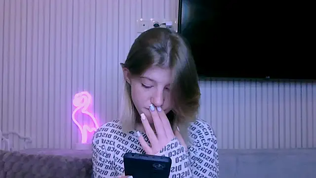 bellacams (F teen) - anal show