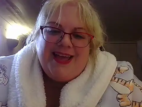Kinkyhousewife83 webcam