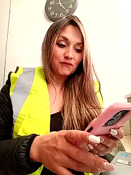 nata-a77 (Ask my age) - Naked and squirting in the office 🥵🥰🙃