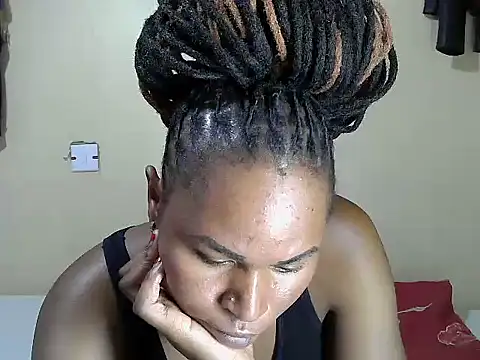 Creamy-Aisha webcam