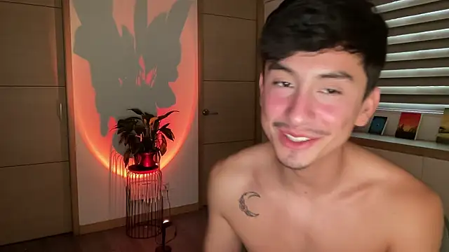 sweettaaron01 webcam