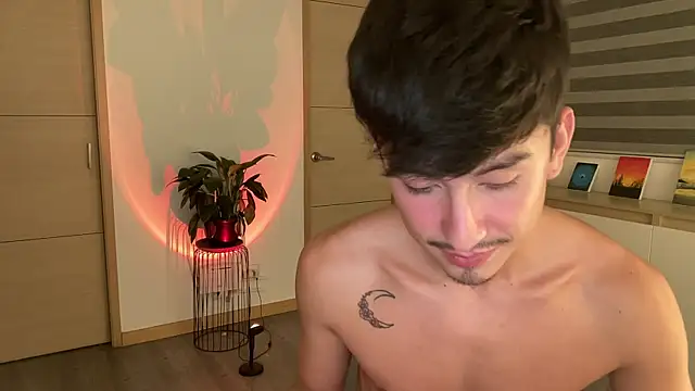 sweettaaron01 webcam