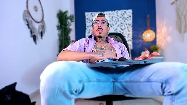 Donovan_Desmond webcam