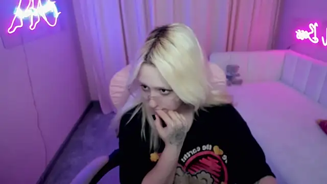 JuliaSharkk webcam