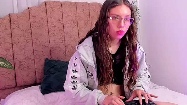 Alaia_Johnson webcam
