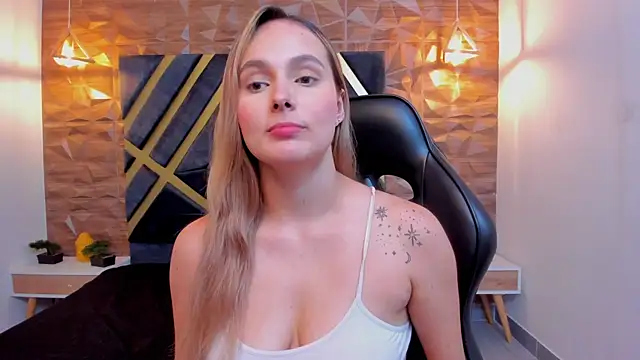 Emmaa_white_ webcam