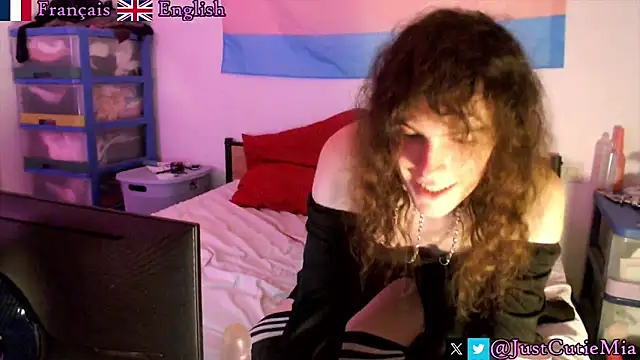 JustCutieMia webcam