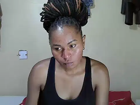 Creamy-Aisha webcam