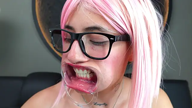 miss_sharlotte18 webcam