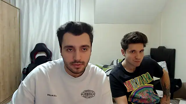 handsomeee04 webcam