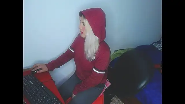 mystica_25 webcam