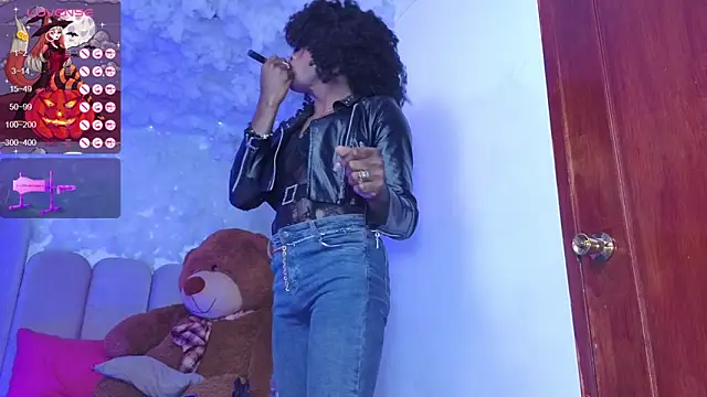 puca_ebony webcam