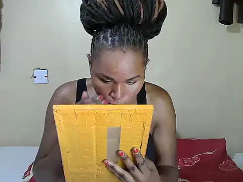 Creamy-Aisha webcam