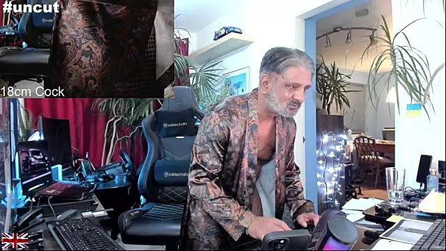 OnlineBossUK webcam