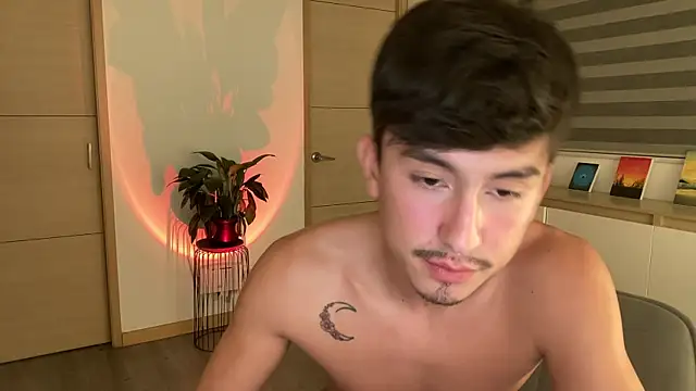 sweettaaron01 (M young) - I give you my milk