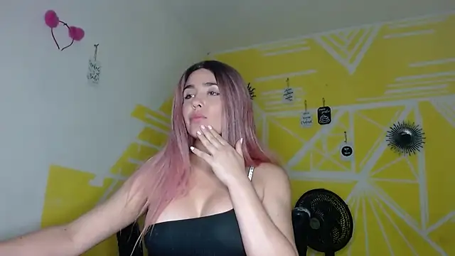 Nikolle_Rouss webcam