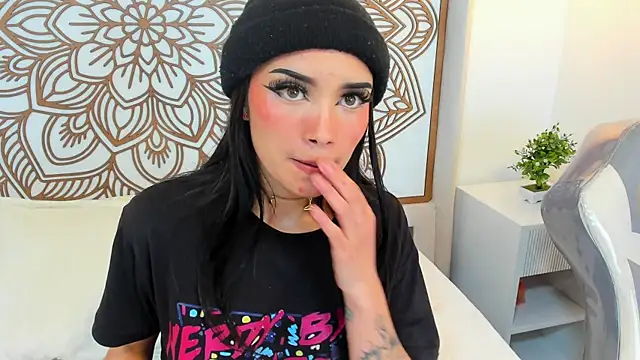 Daphne_Nicolle