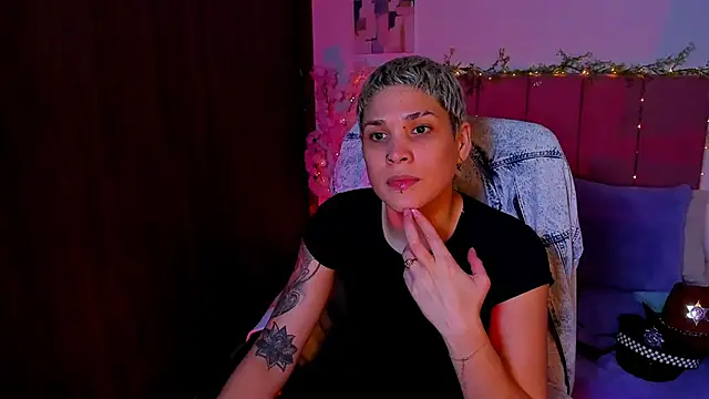 Charlee_pink webcam