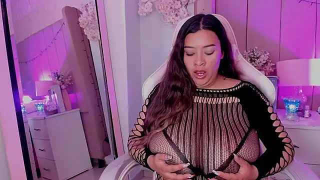 MollyBigBoobs12 webcam
