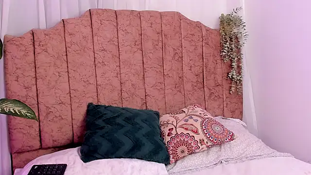 Alaia_Johnson webcam