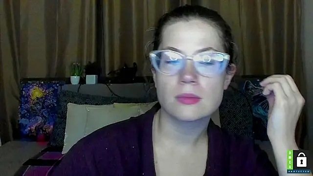 Alicia_redfollow webcam