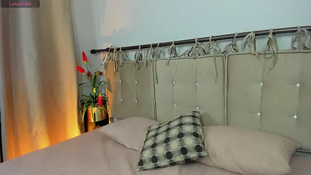 sunny_maya_ webcam