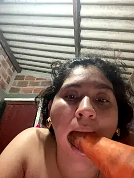 lunasexyhot18 webcam