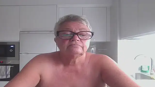 Mystery-Grandmother webcam