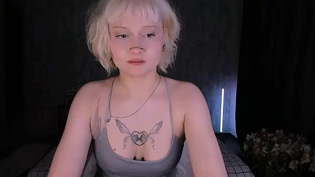 mariamango (F young) - naked boobs