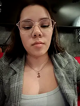 emmasulivan (F teen) - Show tits + spit and touch them