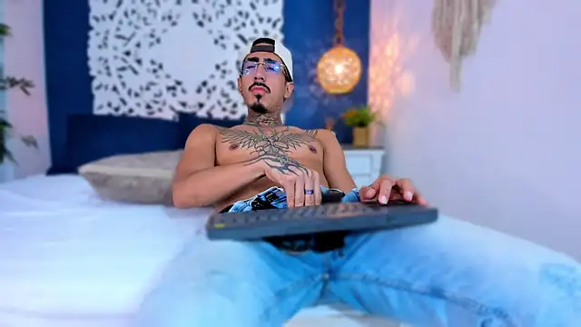 donovan_desmond (M young) - Hard cock