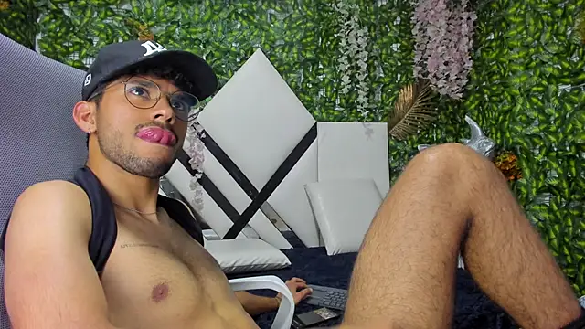 alanvilla_lobo (M young) - Make me cum!