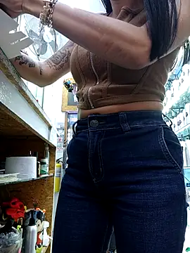 lunazambrano (F milf) - Working in the store..no naked here