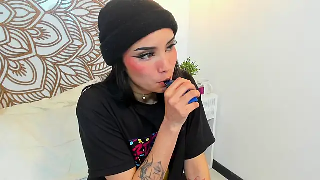 Daphne_Nicolle
