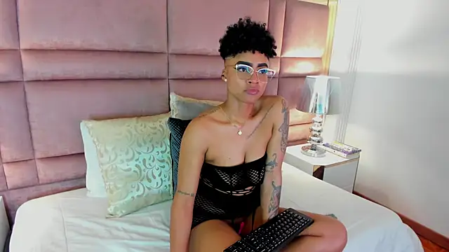 LuciaWallace webcam