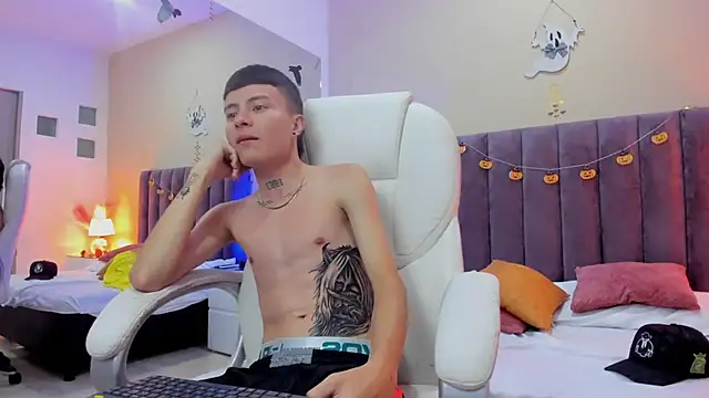 nascary_fox (M twink) - teaser feet