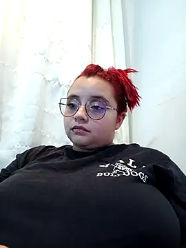 CURVY-HORNY webcam