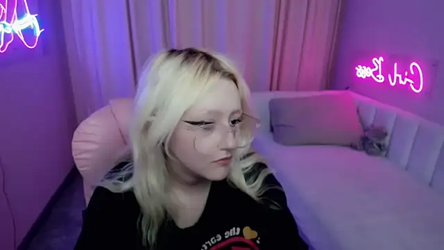 JuliaSharkk webcam