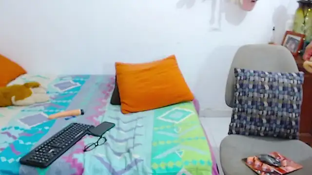 bardotbigcockts webcam