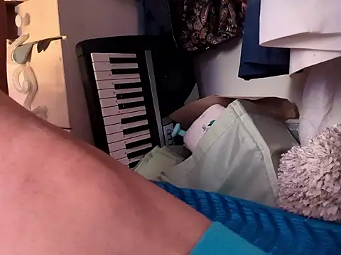 gurlnips webcam