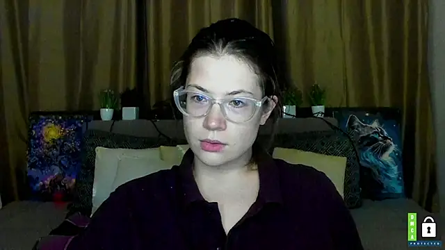 Alicia_redfollow webcam